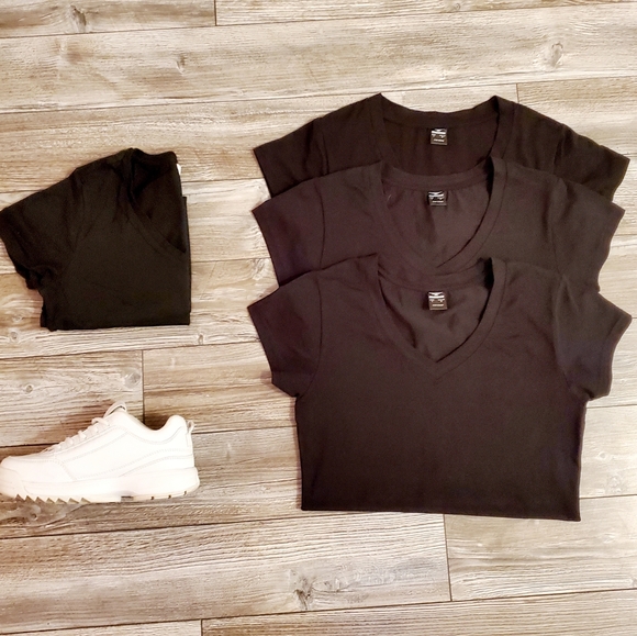 š²š¤Bundle of 3 black teeās - Picture 3 of 5